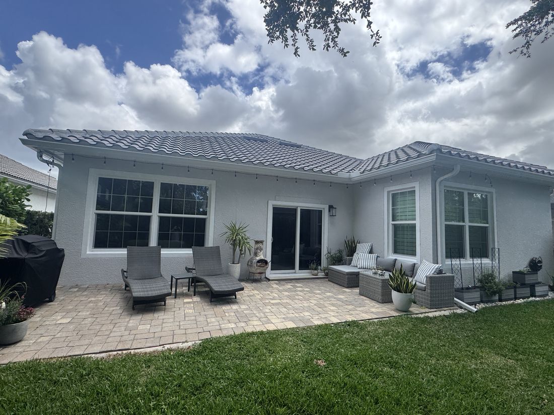 Before and after exterior repaint of a Fort Myers home